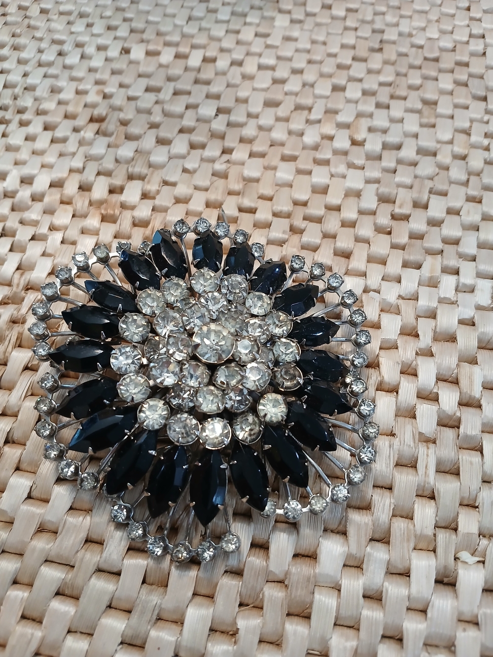 Elegant Black and Clear Crystal Floral Brooch - Women Jewelry. Vintage 50s
